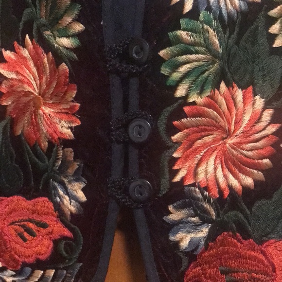 Hand made embroidery Mayan  vest - Picture 2 of 4